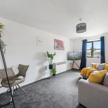 Luxury 2 Bed, 2 Bath Apartment In North London